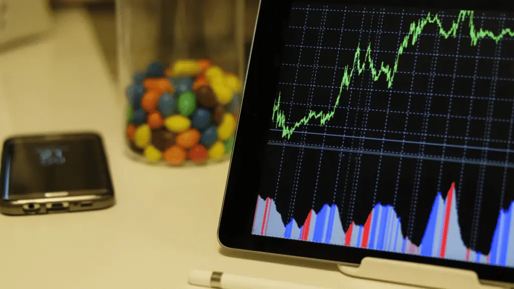 Analytics Engineer vs Data Engineer vs Data Analyst-